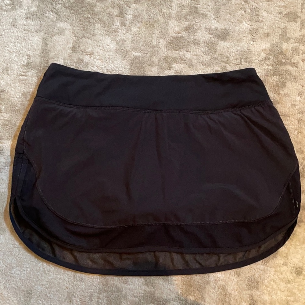 Lululemon Hotty Hot skirt black size 6